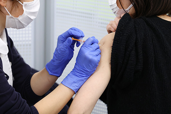 【4回目接種】対象はどんな人？高血圧、BMI30以上は60歳未満でも検討を