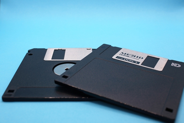 4,630万円分の振込先をフロッピーでやり取り…誤送金の新人職員に相次ぐ同情の声