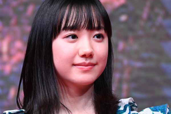 芦田愛菜　ヘアカット中も哲学書を熟読！学内トップ成績維持する聡明勉強術