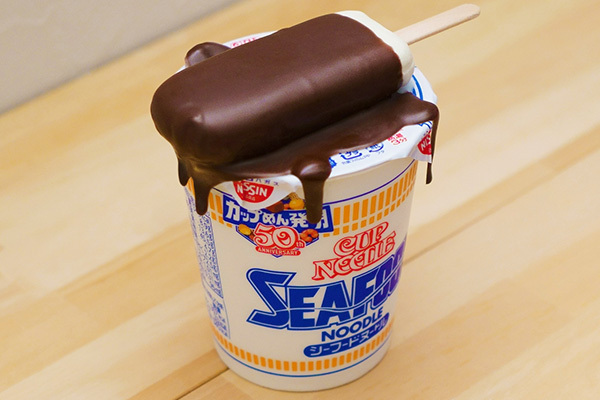 “カップヌードルの上で溶けたアイス”が大バズリ！日清語るユニークグッズ制作の苦悩