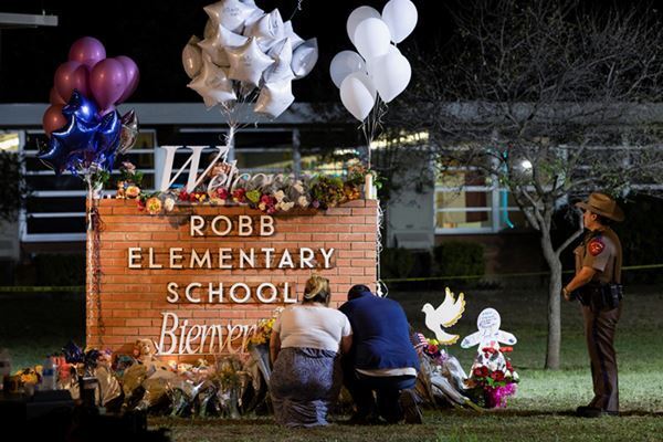 米テキサス州小学校で乱射事件、当日朝に犠牲者が「学校にいきたくない」と懇願