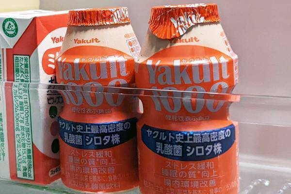 入手困難の「ヤクルト1000」1本あたり最大460円で取引…横行する転売ヤーに怒り続出