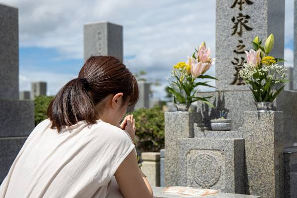 コロナ禍葬儀に参列できず“死を受けいれられない人”が急増中「弔い直し」で心の整理を