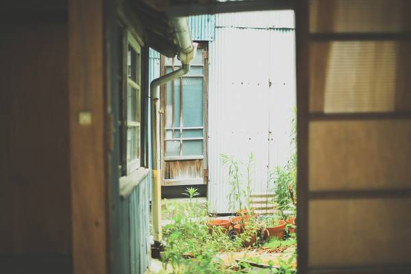 不動産が未登記の場合は罰金も…売れない実家の処分方法は？