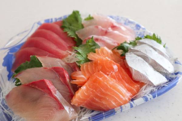 サーモンやヒラメも危ない！「アニサキス食中毒」が急増しているワケ