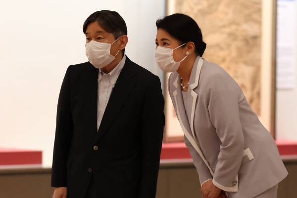 雅子さまを悩ます完治せぬ腰の痛み…美智子さまも経験した“皇后の職業病”