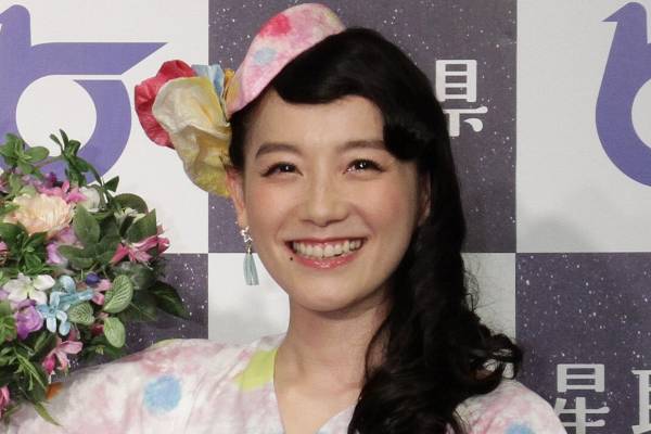 篠原ともえ　今や吉田拓郎の先生に！シノラーから名デザイナーまでの華麗な転身