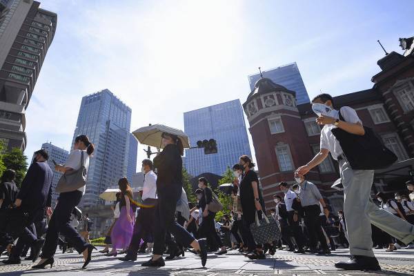 冷たい血液を全身へ…熱中症予防に「手のひら・足の裏を冷やす」