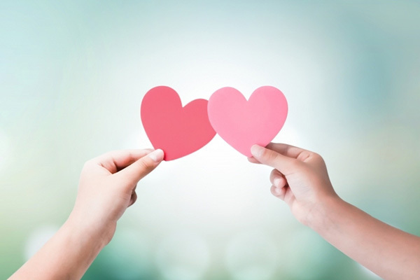 蛙亭イワクラは貢ぎ告白、オズワルド伊藤はヒモ気質…熱愛報道の2人の対照的な恋愛スタンス