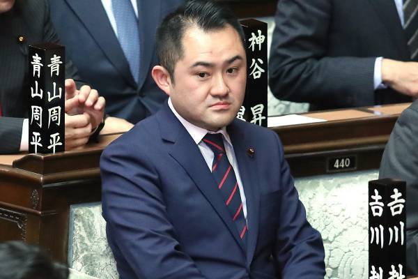 吉川赳議員　雲隠れ中の“ブログ釈明”報道で批判殺到…さらに離党後もプロフィールには「自民党」と記載中