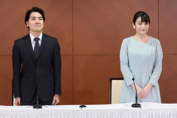 小室圭さん　3度目司法試験へ…眞子さんとラブラブNY生活の裏で消えた指輪の謎