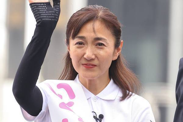 生稲晃子 移動は運転手付き高級車…早くもセンセイ待遇で「期待できない議員」の評価挽回できるか