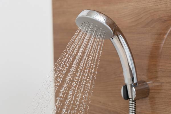 シャワー“-2度”＆“-2分”で年間1～2万円の節約に！いますぐできる「節ガス」ワザ10