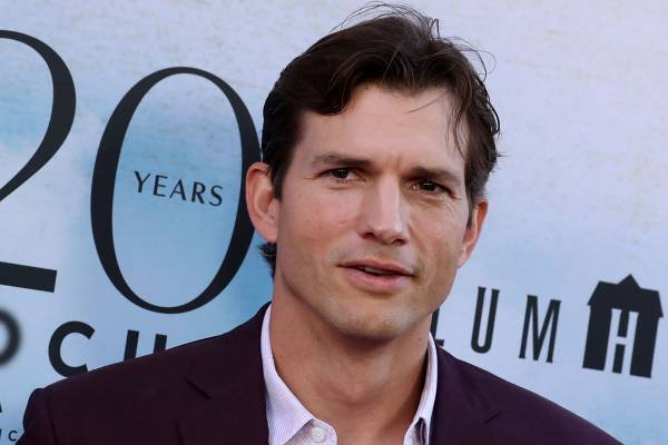 アシュトン・カッチャー「今生きていることは幸運」稀有な難病との闘いを告白