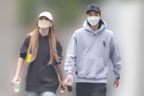 藤田ニコル　恋人と初2ショット撮！交際1年半、桜満開の散歩デート【上半期ベストスクープ】