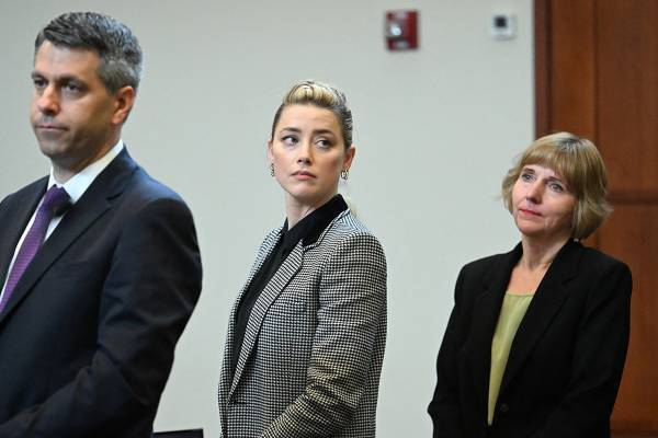 アンバー・ハード 控訴審に向けて弁護士をクビに