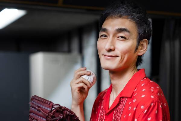 草彅剛「母のたこ焼きを食べるとなぜかいつもお腹が痛くなる（笑）」