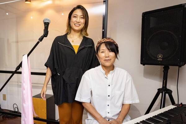 マカレの代表・平野さんと、娘で藤井とCDを制作した千里さん（写真：田山達之）