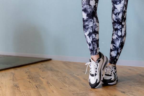 夏場の運動不足に悩んだら…「足をブラブラさせるだけ」で肥満＆寝たきり予防