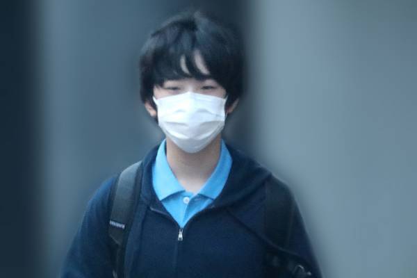 悠仁さま　佳子さまとは対照的!?目撃した地味私服での“徒歩通学”姿【上半期ベストスクープ】