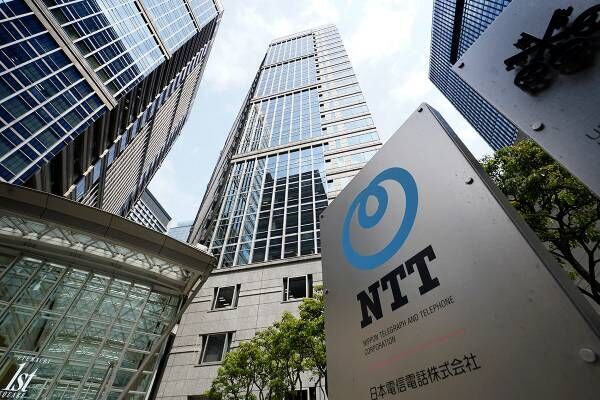 NTTは群馬県高崎市に本社組織の分散拠点を設置する（写真：時事通信）