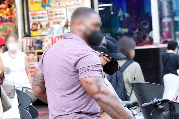 レディー・ガガを渋谷の「MEGAドンキ」で目撃 2時間滞在で10袋分を爆買い！