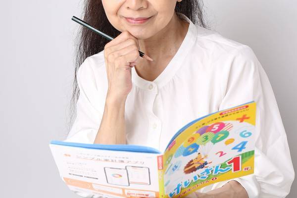 脳と体を活性化する食品、脳トレ、運動器具も　認知症を防ぐ100均グッズBEST10！