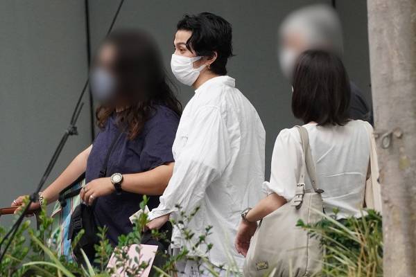 King Gnu常田大希　サングラス外して長蛇のタクシー待ち！目撃した“庶民派”な素顔