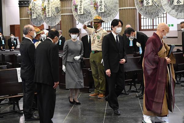 秋篠宮ご夫妻 4年ぶり慰霊法要で震災と東京大空襲の犠牲者を悼む