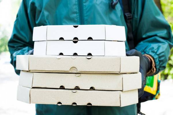 台風の時にデリバリーを注文するのは非常識？「営業する店が悪い」の声も…SNSで論争勃発