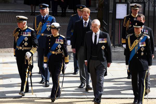 アンドルー王子 兄・チャールズ国王の即位を阻むために“ロビー活動”をしていた