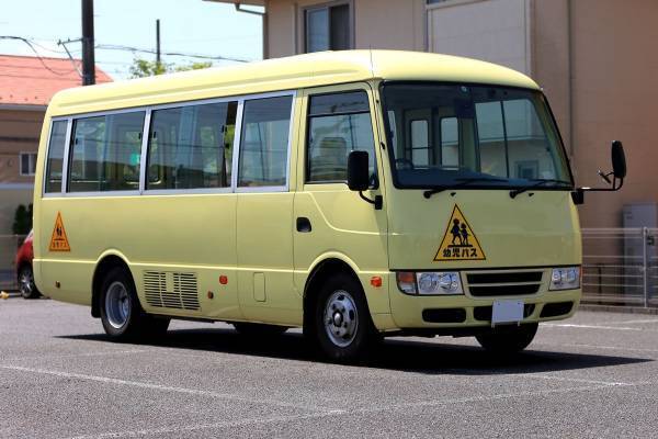 小学生がクラクション鳴らすも気づかず…死亡事件後も繰り返される“子供置き去り”に「いい加減にして」と悲痛な声