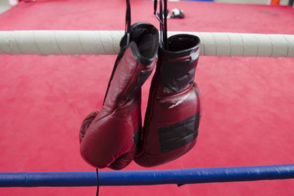 ごぼうの党・奥野代表「花束投げ捨て」前にもあった“自己中”行動…参院選特番の強引トークでアナウンサー激怒