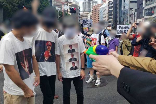国葬会場前で“安倍元首相の顔面に射的”パフォーマンス…「倫理観ズレすぎ」「ドン引き」と批判殺到