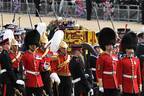 エリザベス女王の棺を警護した18歳兵士、遺体で見つかる