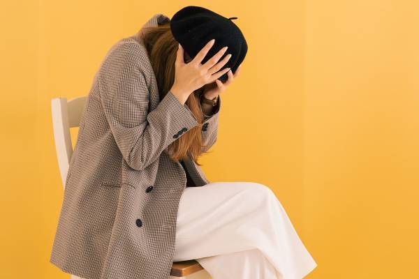 専門医が指南“気圧の変化からくる頭痛”改善するタオルストレッチ