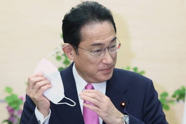 マスク着用について言及する機会が増えている岸田首相（写真：時事通信）