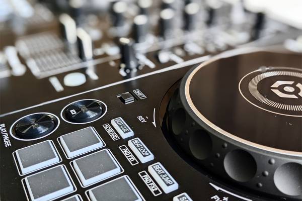 深夜まで並んで入場できなかった人も…世界的DJの来日イベントで阿鼻叫喚！