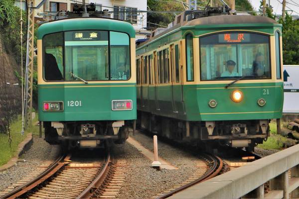 江ノ電が“線路内での自撮り”に注意喚起…今後は「悪質な場合、書類送検も視野に」