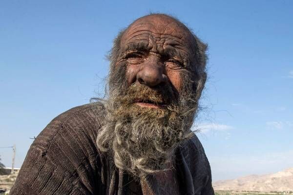 「世界一汚い男」といわれたイラン人男性アモウ・ハジさん（写真：時事通信）