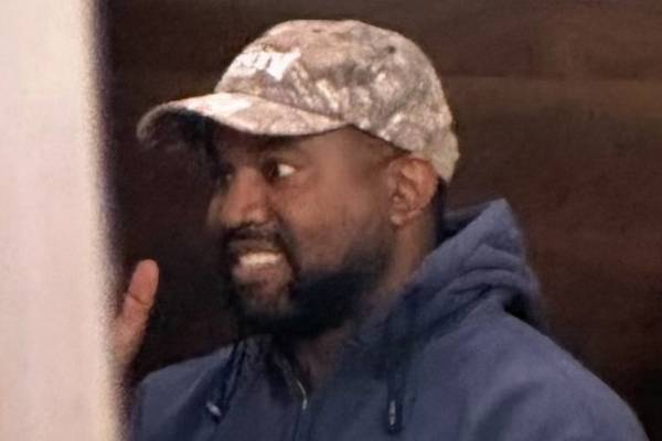 カニエ・ウェスト　スケッチャーズ本社にアポなし訪問するも門前払い