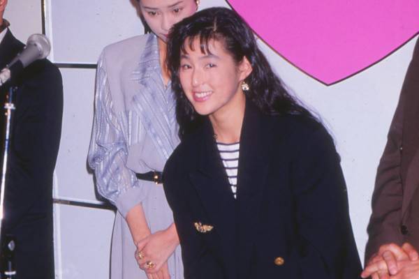 再ブーム到来！紺ブレは女性の社会進出を後押しする神アイテムだった