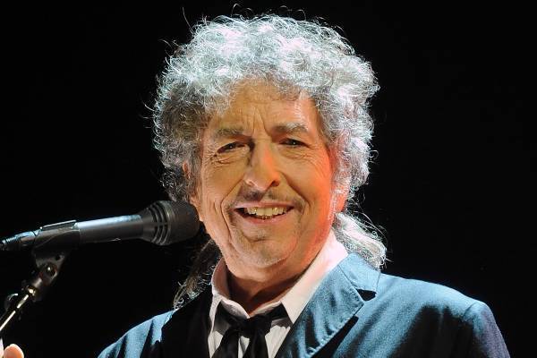 ボブ・ディラン 高校時代の恋人に送っていたラブレターがオークションに