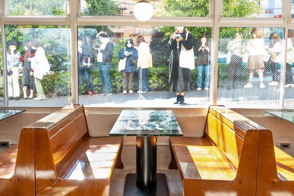 目黒蓮と川口春奈の“待ち合わせカフェ”が4時間待ち…ドラマ「silent」ロケ地の今