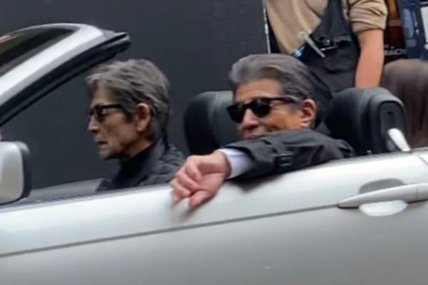 舘ひろし＆柴田恭兵がオープンカーに！通行人も熱狂した『あぶない刑事』新作ロケ現場