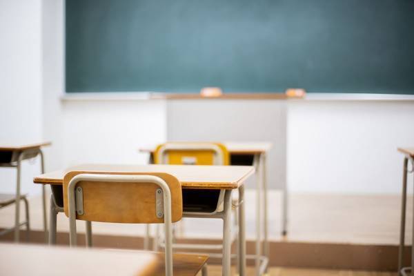 家族旅行のため子供に学校休ませるのはあり？「ずる休みといわれる」「大人だって有給ある」SNSで物議 時代の変化指摘する声も