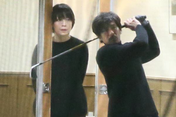 森田剛　ゴルフ場でキス、稽古に同伴！独立後の好調支える妻・宮沢りえとの本誌が見たラブラブ現場