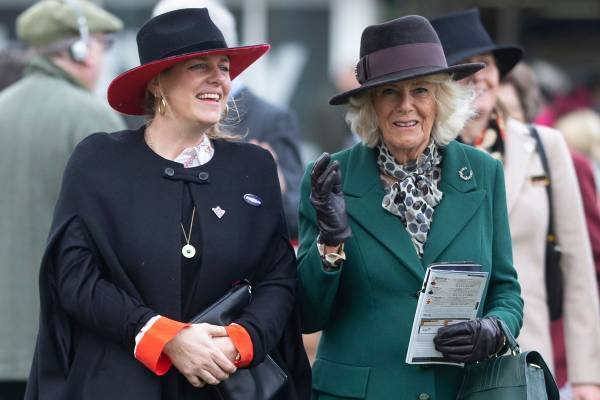 カミラ王妃　王室のクリスマスに初めて自身の子どもと孫を招待