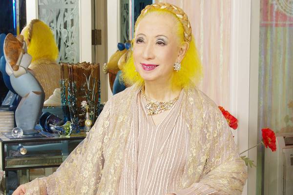 美輪明宏に学ぶ清く生きる知恵「ギスギスした今だからこそ心にユーモアを」