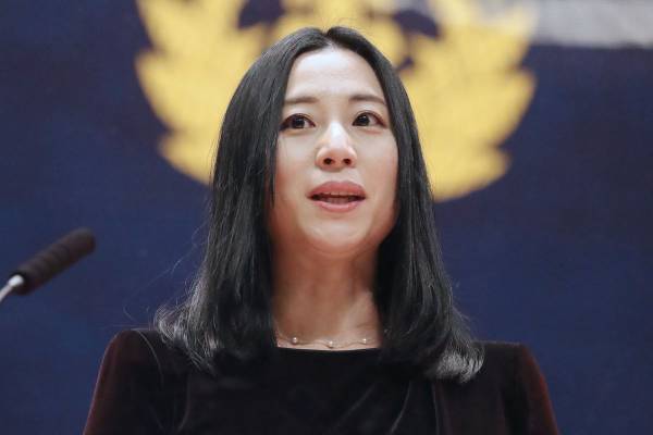 三浦瑠麗氏　夫の会社が“太陽光投資”で家宅捜索…4年前に「太陽光発電のダメな業者取り締まって」と語っていた